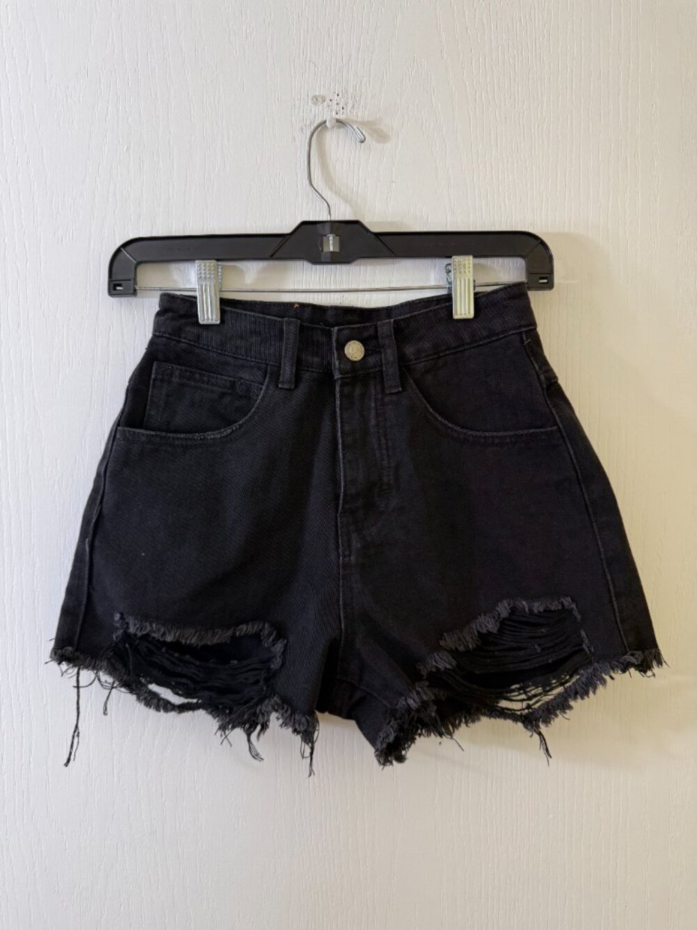 🦋 2/30 Princess Polly Black Distressed Denim Shorts Size 0 - Picture 3 of 4